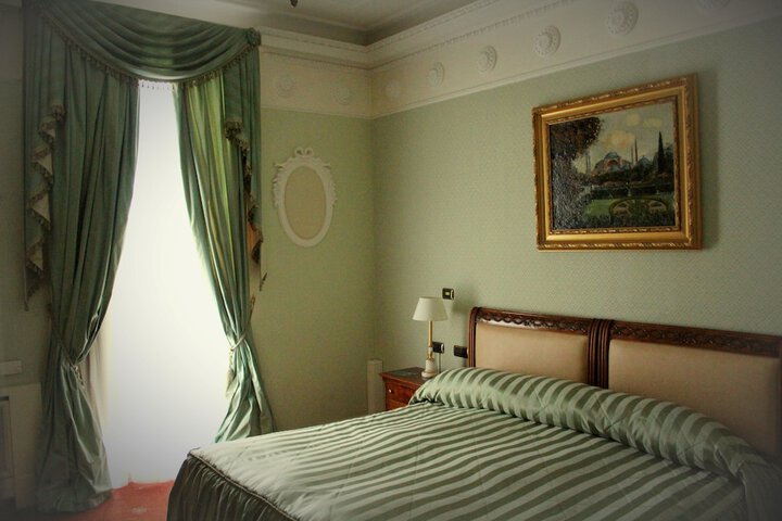 Room 34 of 137