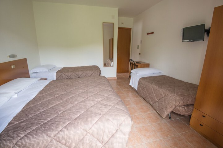 Room 8 of 34