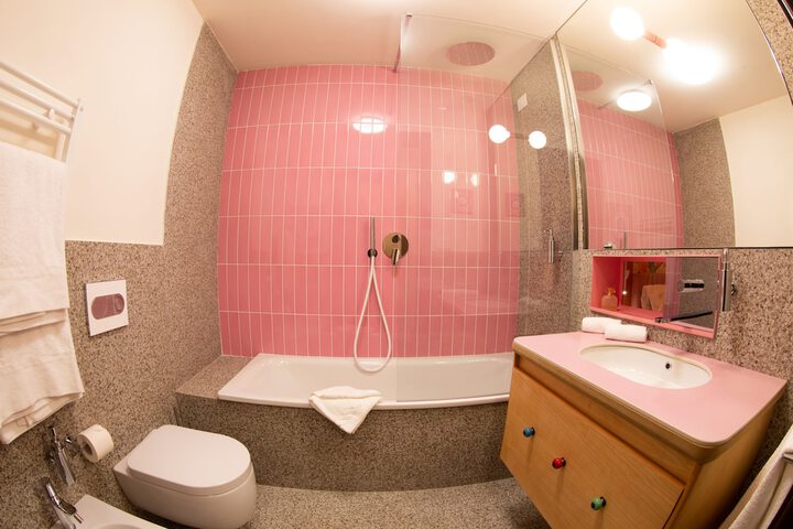 Room 60 of 153