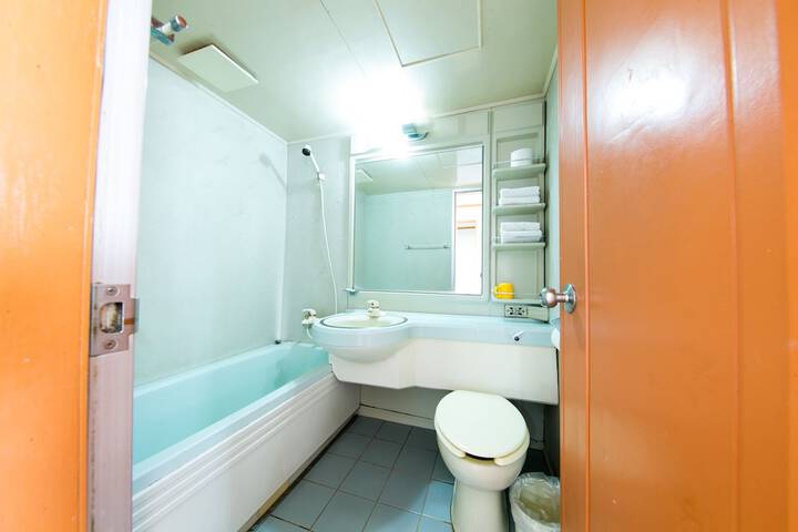 Room 9 of 30