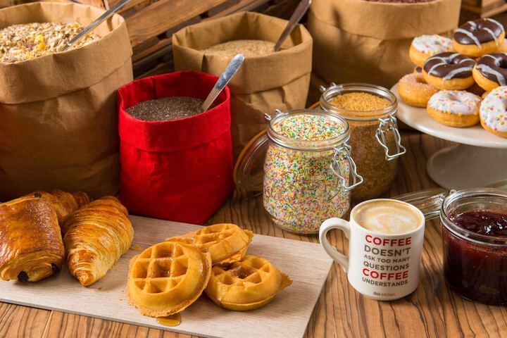 Breakfast/Coffee Service 24 of 42