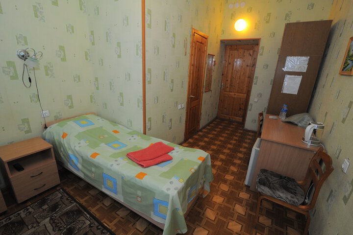 Room 28 of 100