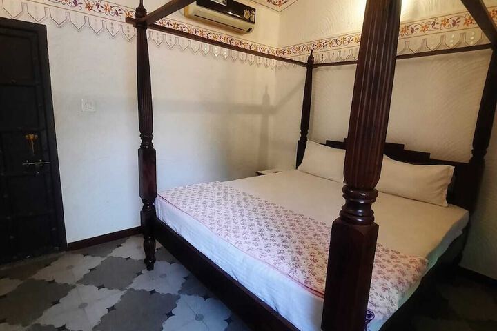 Room 11 of 70