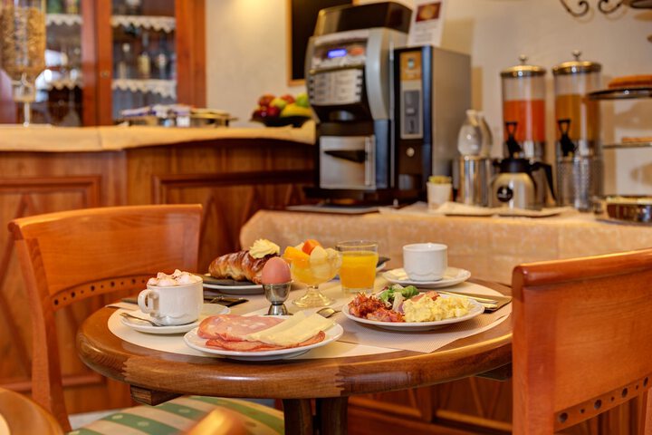 Breakfast/Coffee Service 61 of 70