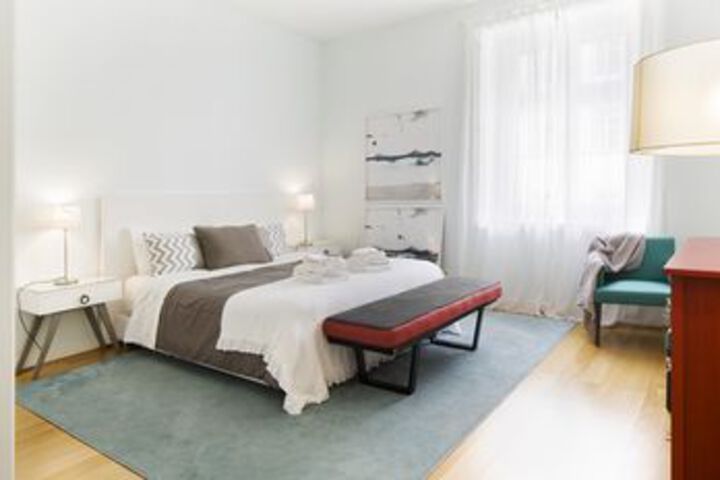 Room 8 of 33