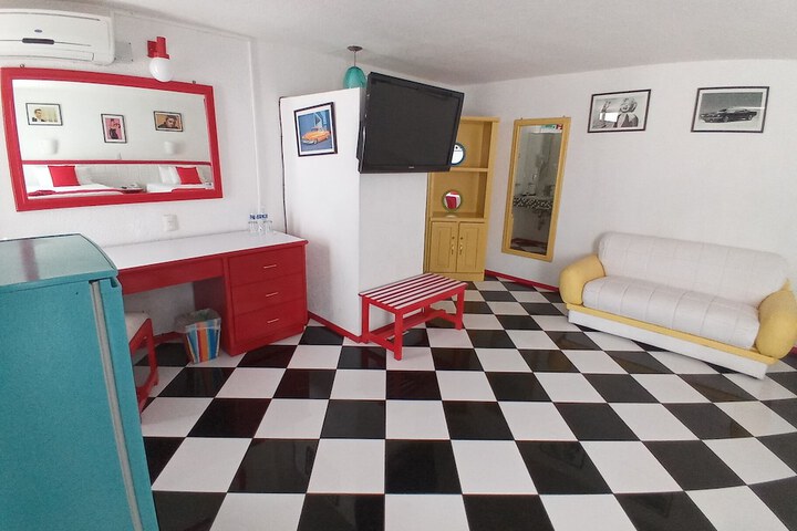 Room 33 of 95