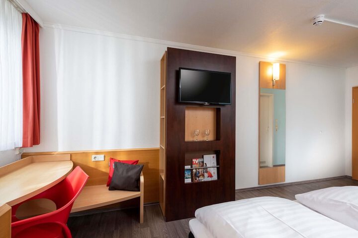 Room 15 of 46