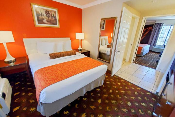 1 King Bed (17 of 18)