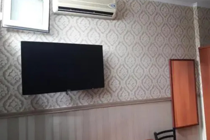 Room 2 of 3