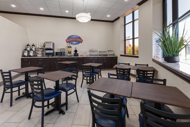 Breakfast/Coffee Service 32 of 34