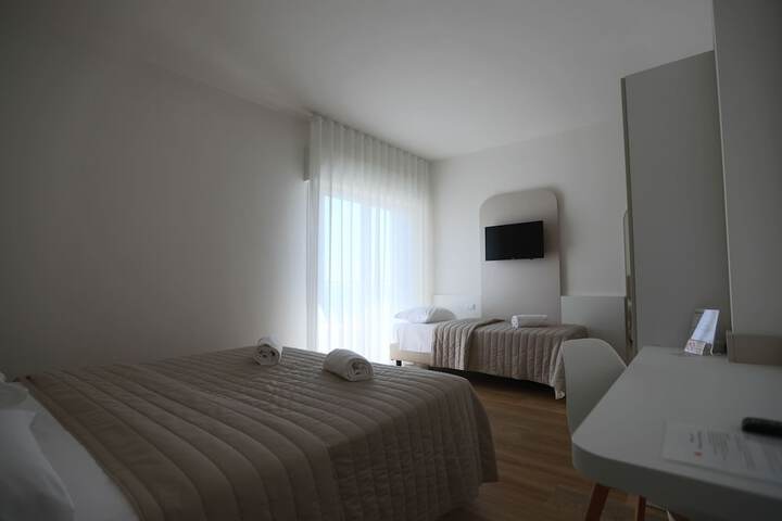 Room 20 of 104