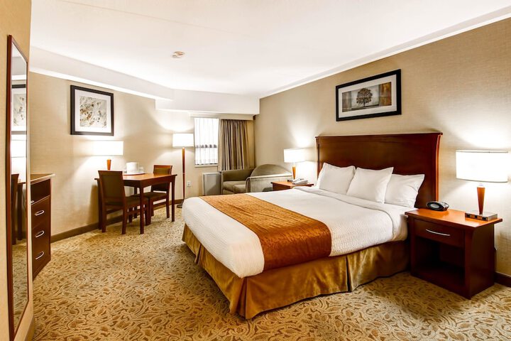 Room 8 of 33