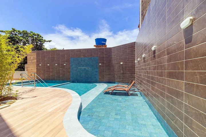 Pool 12 of 17