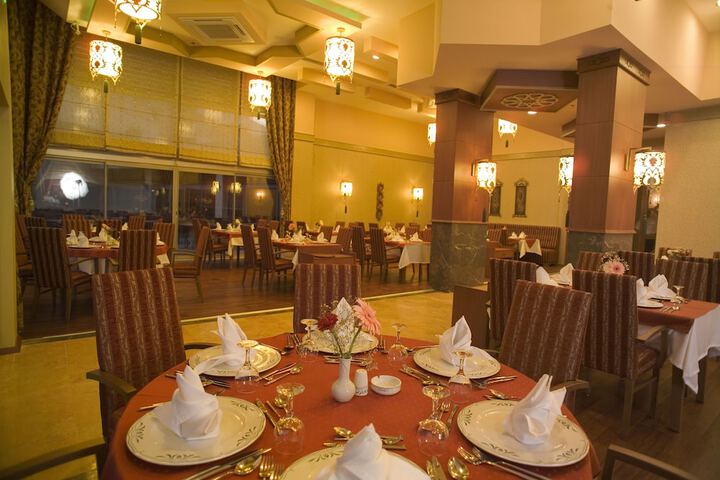 Dining 33 of 43