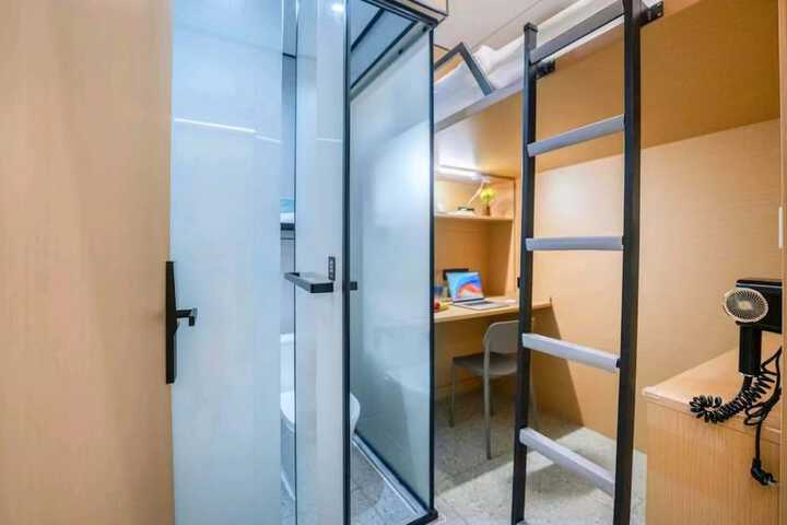 Room 20 of 67