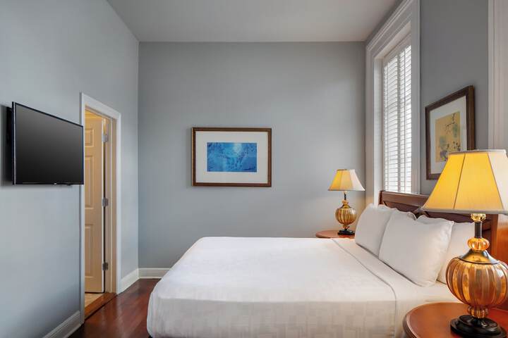 Room 5 of 28
