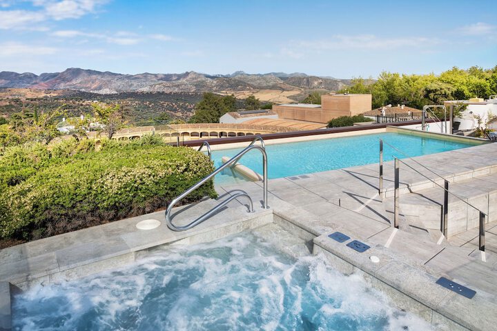 Pool 35 of 69