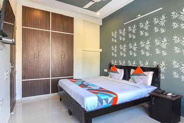 Fabexpress Bzoy Inn