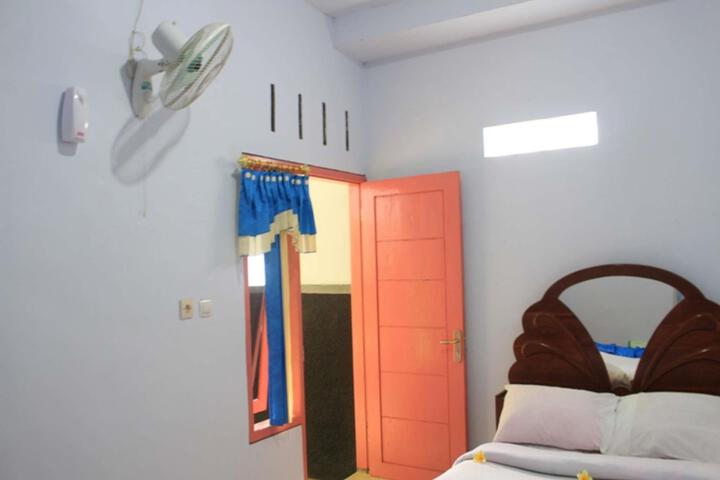 Room 2 of 5