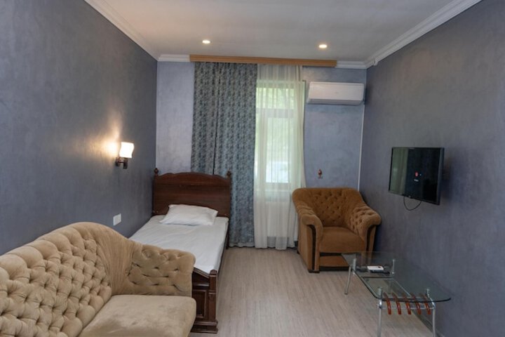 Room 3 of 22