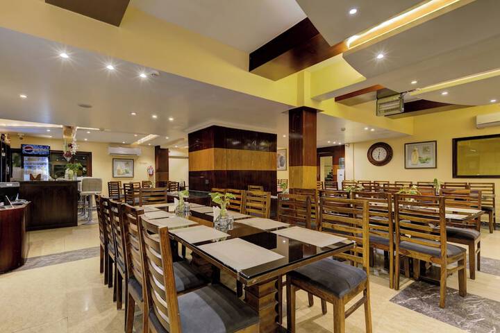 Dining 77 of 102