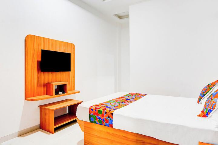 Room 10 of 32