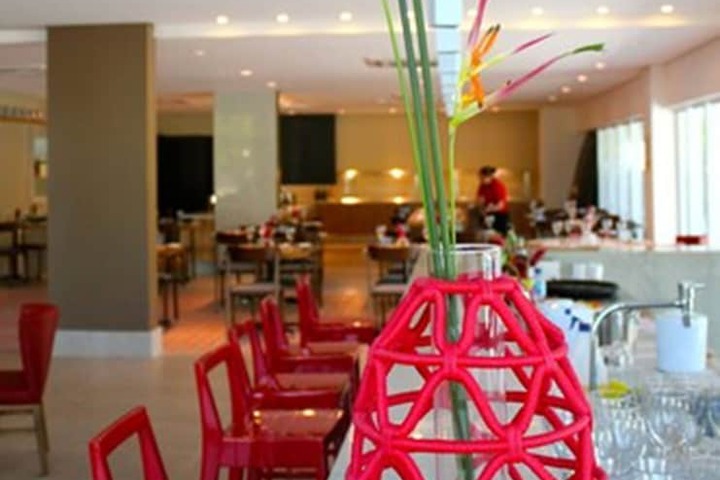 Lounge 78 of 96
