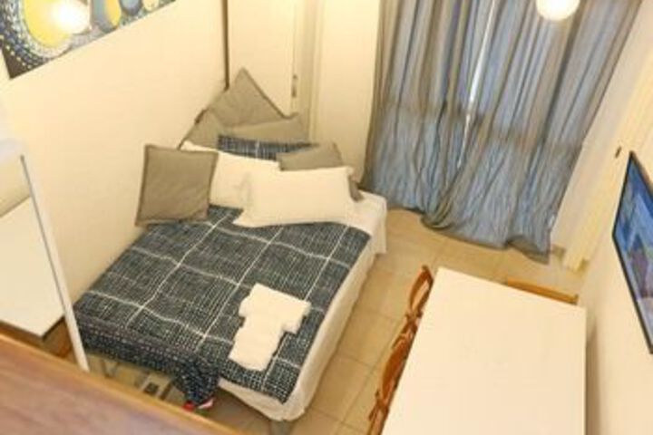 Room 15 of 32
