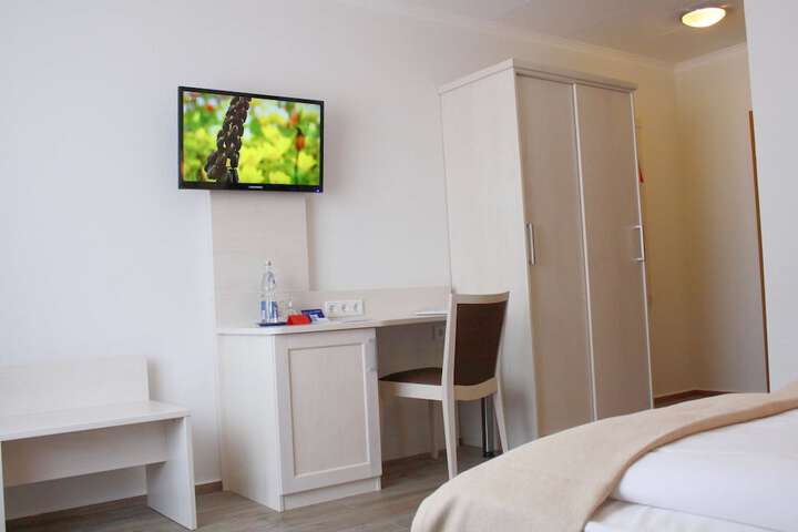 Room 9 of 30