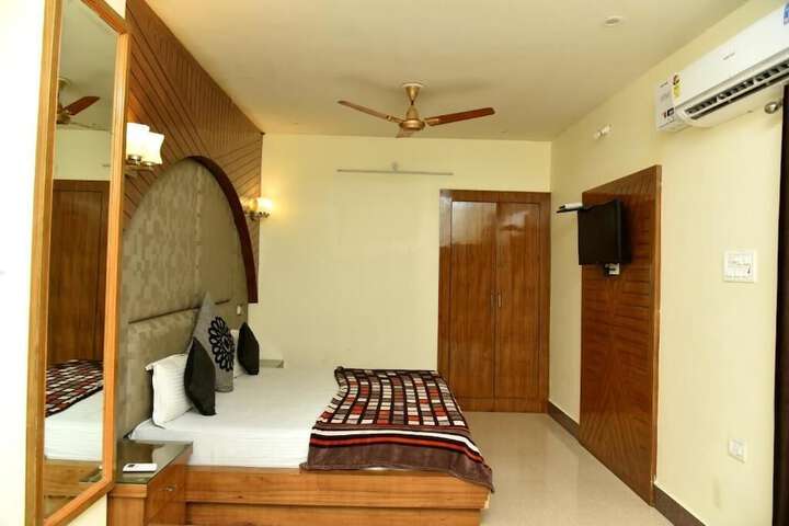 Room 57 of 90