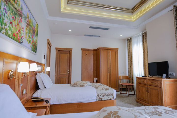 Room 16 of 79