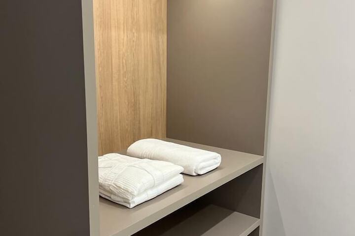 Room 12 of 102