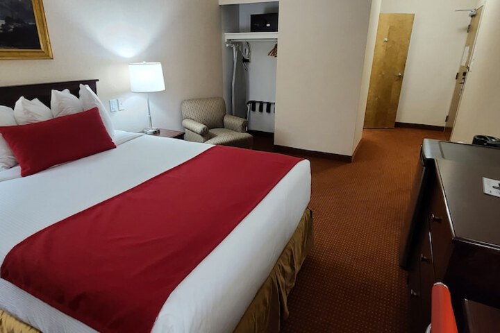 Room 12 of 28