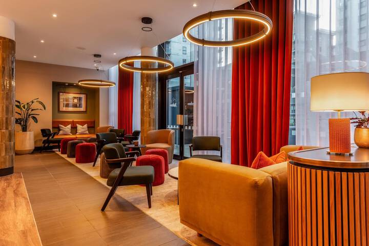 Lounge 76 of 108