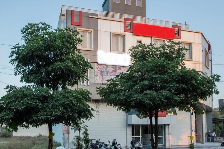 OYO 10219 Hotel Ten Eleven