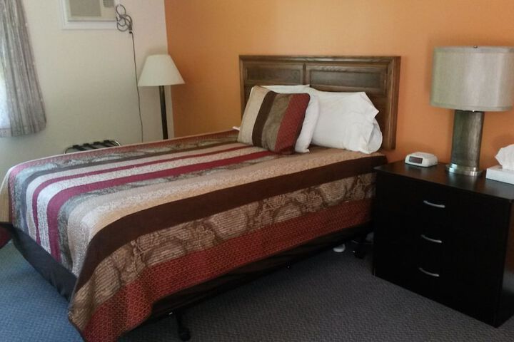 Room 6 of 70