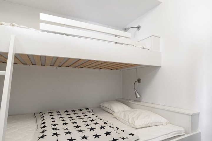 Room 310 of 865