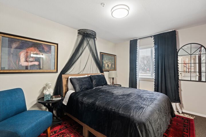 Room 8 of 17