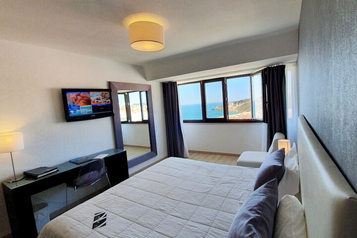 Room 6 of 45