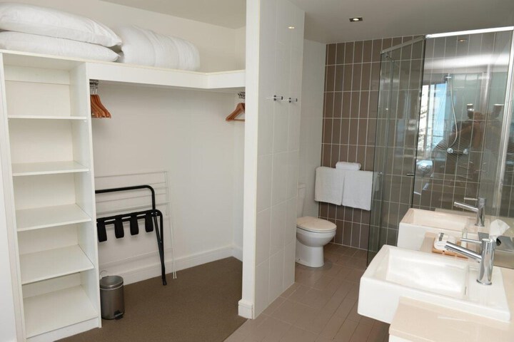 Room 44 of 66