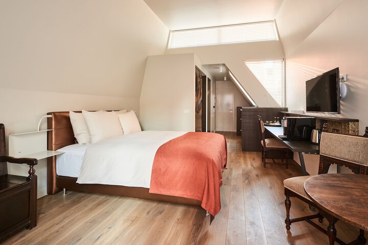 Room 75 of 171