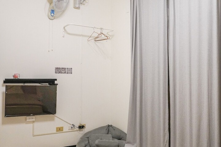 Room 14 of 93