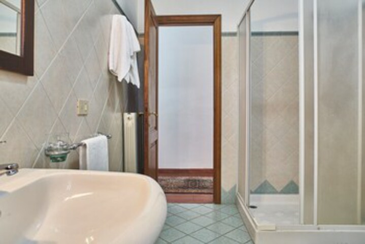 Room 4 of 41