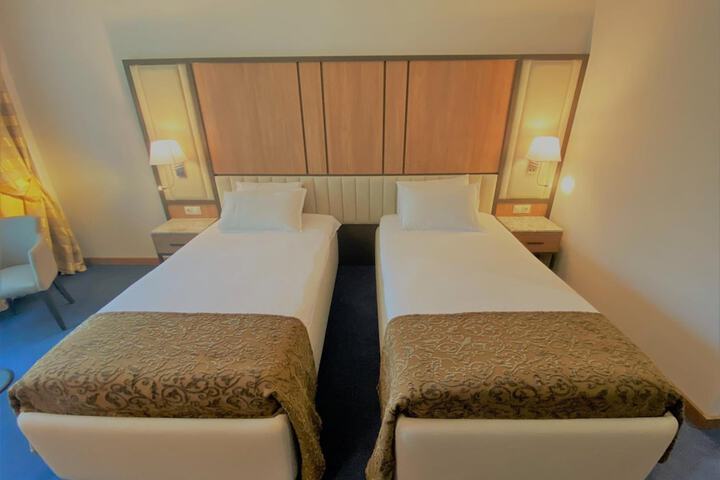 Room 8 of 37