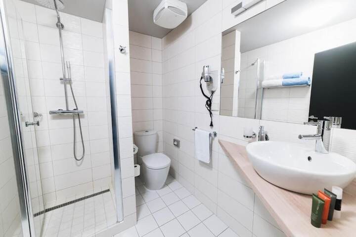 Room 15 of 24