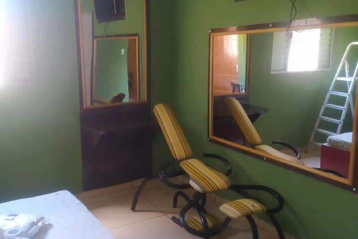 Room 5 of 13