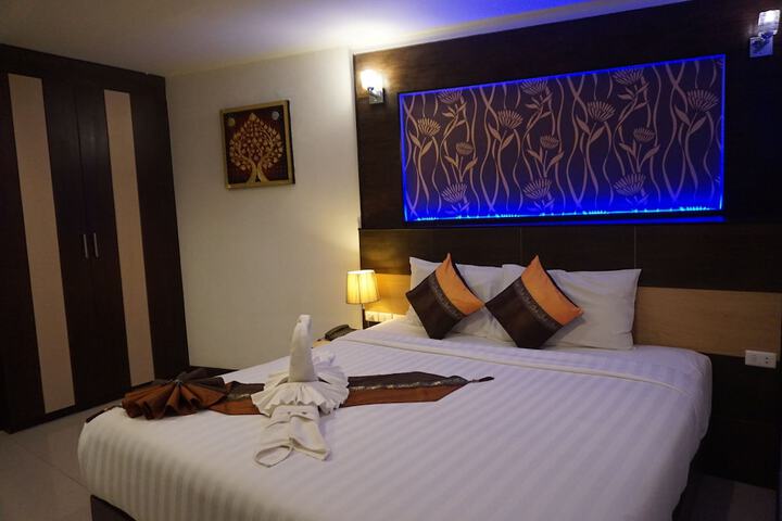 Room 10 of 82