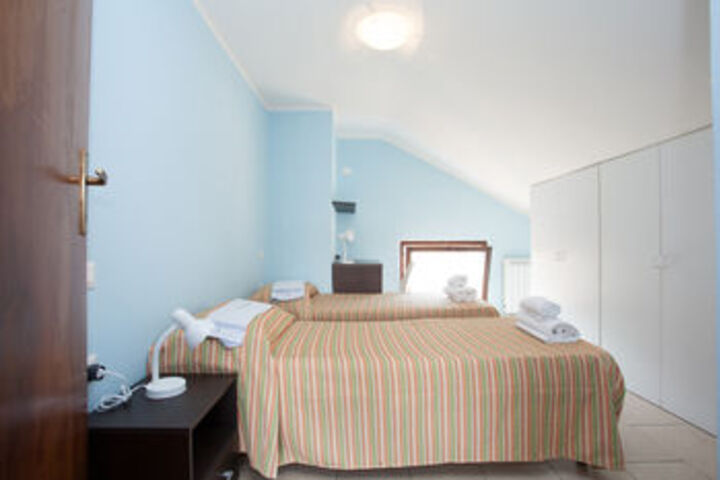 Room 171 of 320