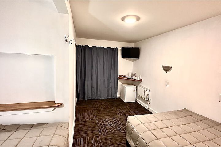 Room 11 of 20