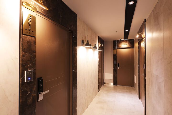 Ballroom/Hall 92 of 96